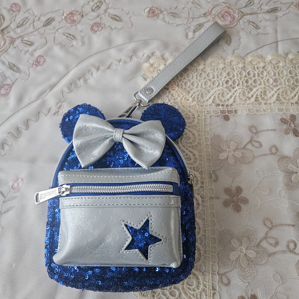 NWOT LoungeFly Disney Minnie Mouse Blue and Silver Wristle